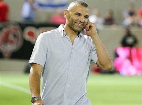 חסארמה. יכול להרשות לעצמו לחייך (אלן שיבר)