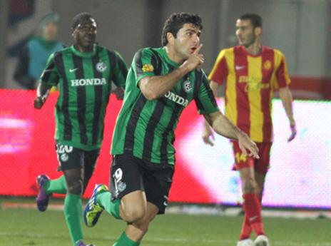 דבאלישווילי אחרי עוד שער. עכשיו מעריכים? (צילום: יוסי שקל)