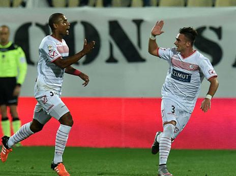 גבריאל סילבה, משמאל, הוביל לשער העצמי של פאדלי (gettyimages)