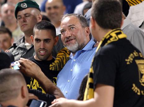 יוצא נגד סכנין. ליברמן