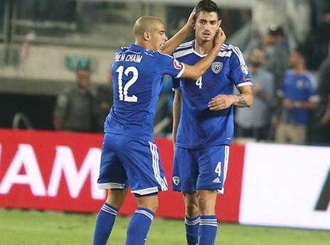 וביטון השווה בשער ענק (אלן שיבר)