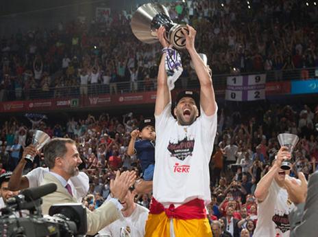 רייס עם הגביע. בקרוב טורניר חדש? (Getty)