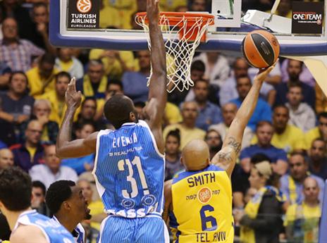 מכבי עדיין תלויה בו. סמית' (אלן שיבר)