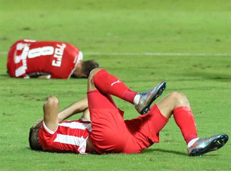 שחקני הפועל ת"א מאוכזבים (דני מרון)