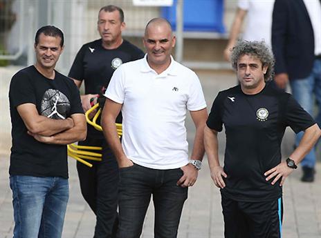 עם חזן וחרזי. שנים יפות כשחקנים בחיפה, אבל כמאמן ההצלחה לא הגיעה לכרמל (אלן שיבר)