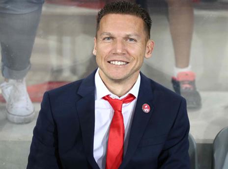 יודע מה הקבוצה שלו שווה. בכר (אלן שיבר)