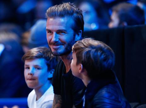 גם משפחת בקהאם עקבה מקרוב (getty)