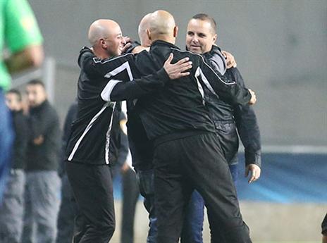 חגג ניצחון ביום ההולדת. בן שמעון (אלן שיבר)