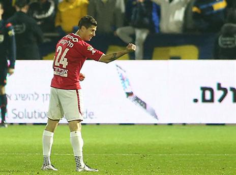 ראדי מסר כדור מדהים לקשר שהבקיע באומנות את השער החשוב (אלן שיבר)