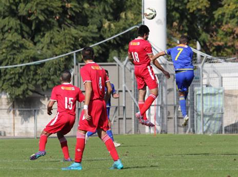 מעידה לא צפויה ברעננה (צילום: עמוד הפייסבוק של מכבי ת"א)