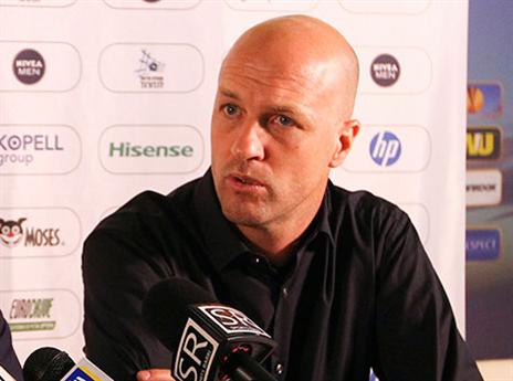 צריך לחפש מאמן חדש. קרויף (אלן שיבר)