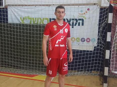 מלאדנובסקי במדים האדומים (הפועל ראשל"צ)
