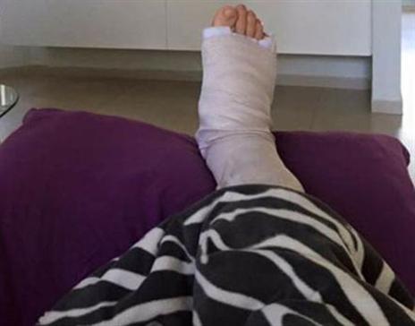 נפלאות הרפואה, לאחר שגובס, גיא מלמד ישוב מוקדם מהצפוי