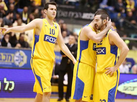 המשחק נפתח טוב עבור מכבי (צילום: אלן שיבר)