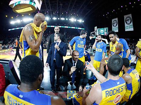 מתייחס לשחקנים כמו לילדים שלו (getty)