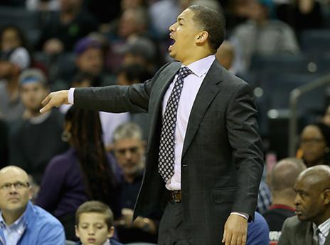 נעקץ. טיירון לו עם הפסד שני