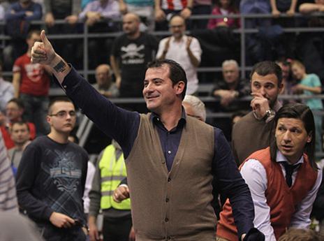 גם דיאן סטנקוביץ' צפה מהיציע (getty)