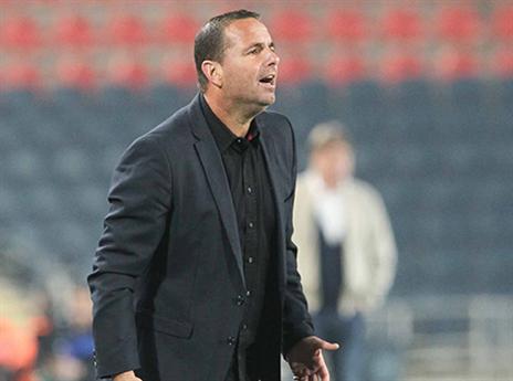 השאיר לו קבוצה טובה. בן שמעון (דני מרון)