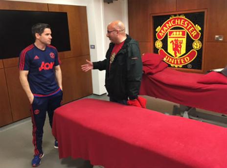 בחדר ההלבשה (מתוך האלבום הפרטי)