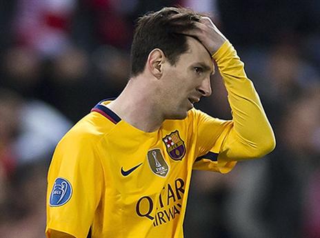 הפנים של מסי אומרות הכל. ברצלונה הודחה (getty)