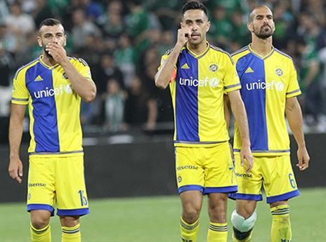 הפסידו שתי נקודות יקרות. מכבי ת"א בסיום (צילום: דני מרון)