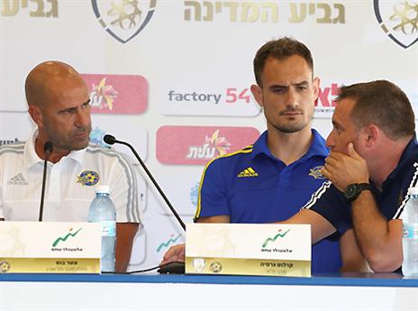 בוס עם גרסיה. "מרוכז רק בשחקנים שלי" (צילום: אלן שיבר)