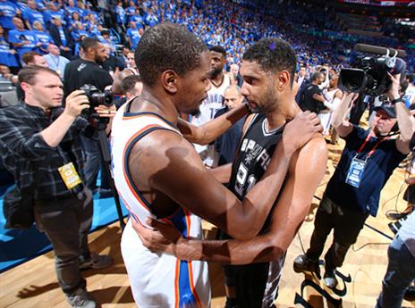 החיבוק המרגש בין דאנקן לדוראנט בסיום (getty)