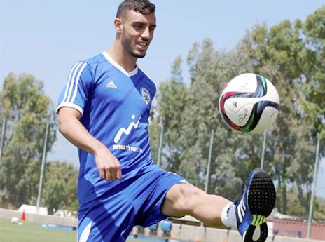 הילד מתרגש. לביא באימון הבכורה בנבחרת (צילום: אלן שיבר)