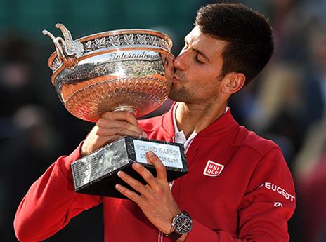 כמה שהוא חיכה לנשק את הגביע הזה (getty)