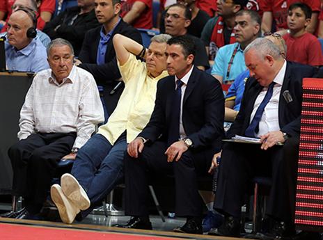 פדרמן מאוכזב. הגיע להחמיא לשיבק בסיום (צילום: אלן שיבר)