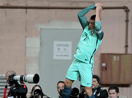 רונאלדו. יביא לכם מכונית? (getty)