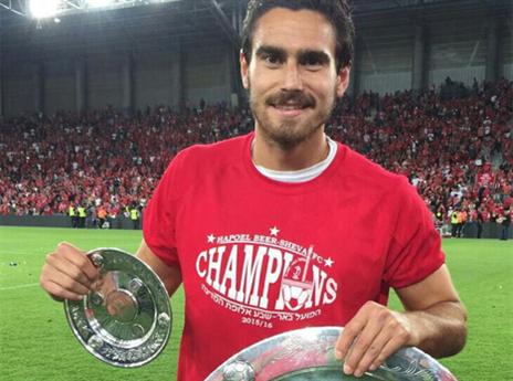 רובי לבקוביץ' עם צלחת האליפות