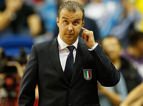 פיאנג'יאני כמאמן נבחרת איטליה. רצה לחזור לבמה המרכזית (Getty)