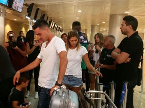 זהבי ואשתו בנמל התעופה. עוד צעד בדרך לעזיבה