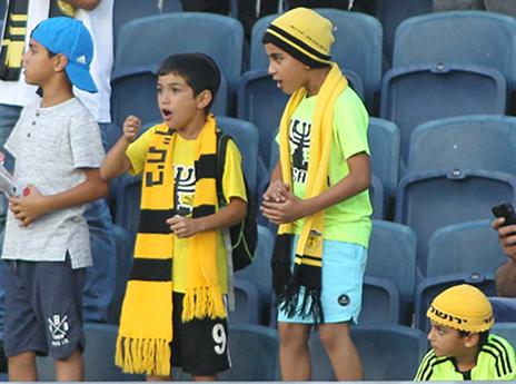 אוהדי בית"ר חולמים על אירופה (דני מרון)