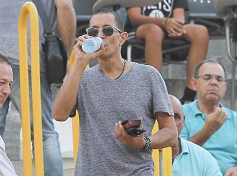 הכניס את היד לכיס. טביב (צילום: דני מרון)