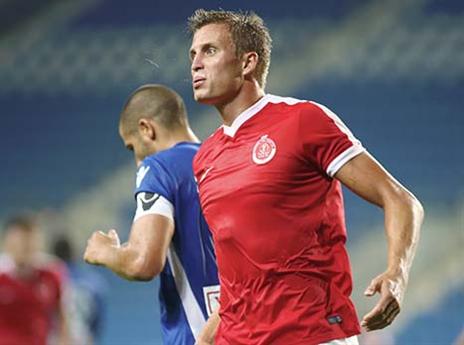 שוינפלד מאוכזב. משחק רע לאדומים (צילום: אלן שיבר)