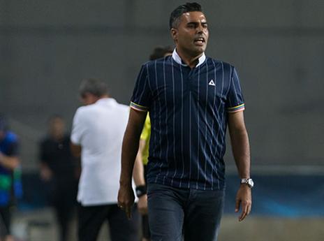 "אנחנו לא מספיק טובים". חיים סילבס (דני מרון)