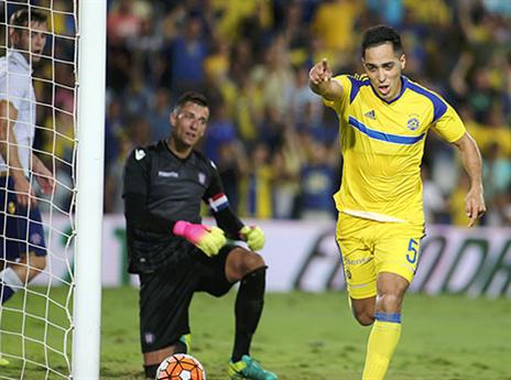 שער ניצחון לסקאריונה (צילום: אלן שיבר)