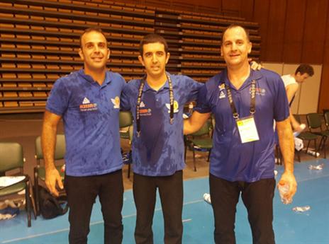 הצוות המקצועי מאושר (צילום: איגוד הכדורסל)