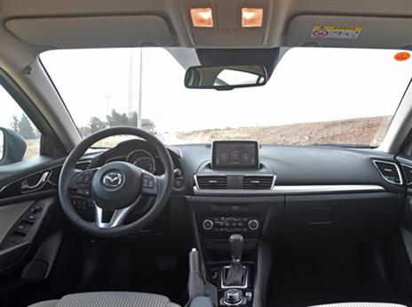 מאזדה 3, מבט מבפנים (צילום: אסף רחמים)