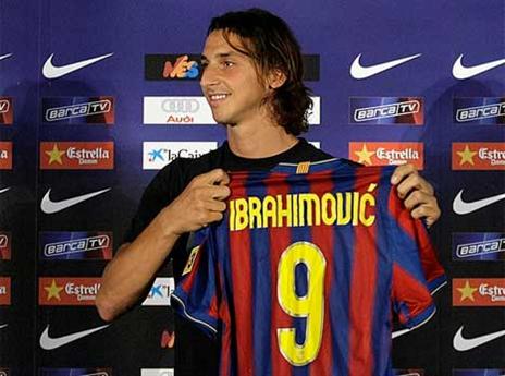 בהתחלה זה נראה מבטיח. זלאטן מוצג בבארסה (Getty)