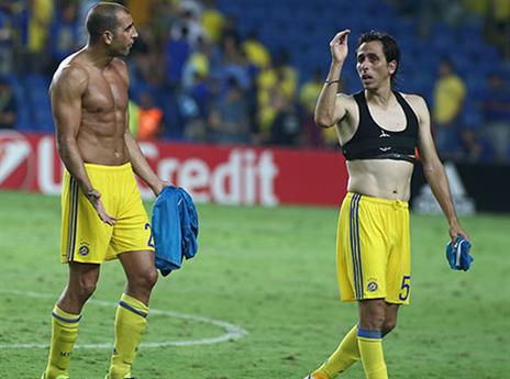 קשה לו לעכל הפסד כזה. יוסי בניון (צילום: אלן שיבר)