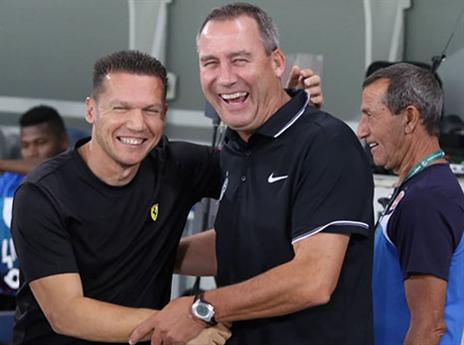 ואצק לא מדאיג אותו. מולנסטיין לצד בכר (יוסי שקל)