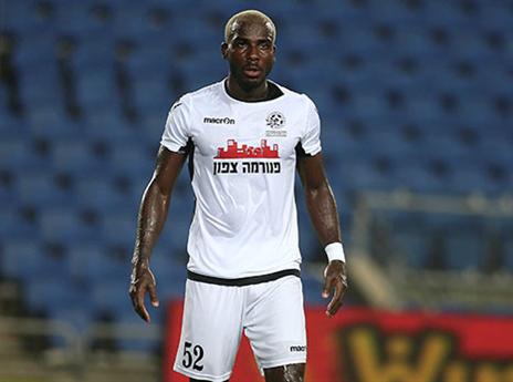 פירס השתולל בחדר ההלבשה (אלן שיבר)