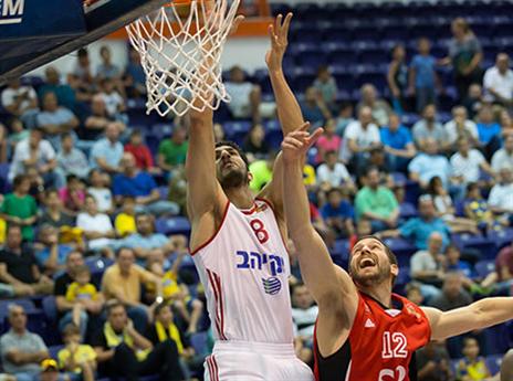 אליהו מטביע מעל נאור (צילום: עודד קרני)