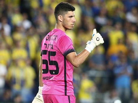 יש שוער בשער? גלזר (אלן שיבר)