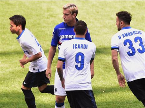 לחיצת יד? ממש לא (GETTY)