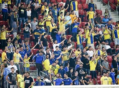 אלימות במשחק העונה עוד לפני השריקה (צילום: דני מרון)