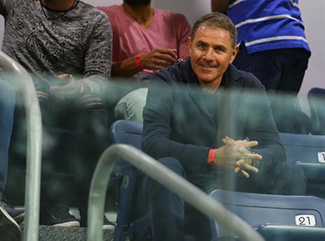 גוטמן ביציע (לירון מולדובן)